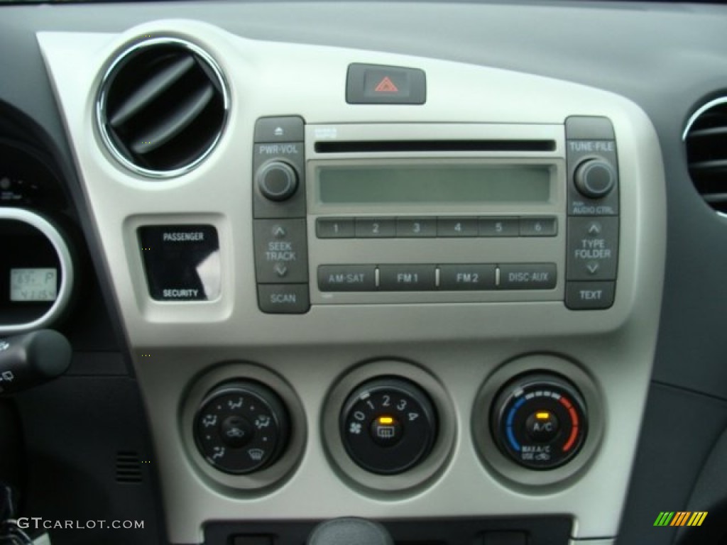 2009 Toyota Matrix S AWD Controls Photo #55324444