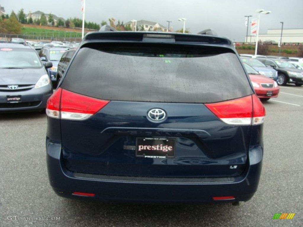 2011 Sienna LE - South Pacific Blue Pearl / Light Gray photo #5