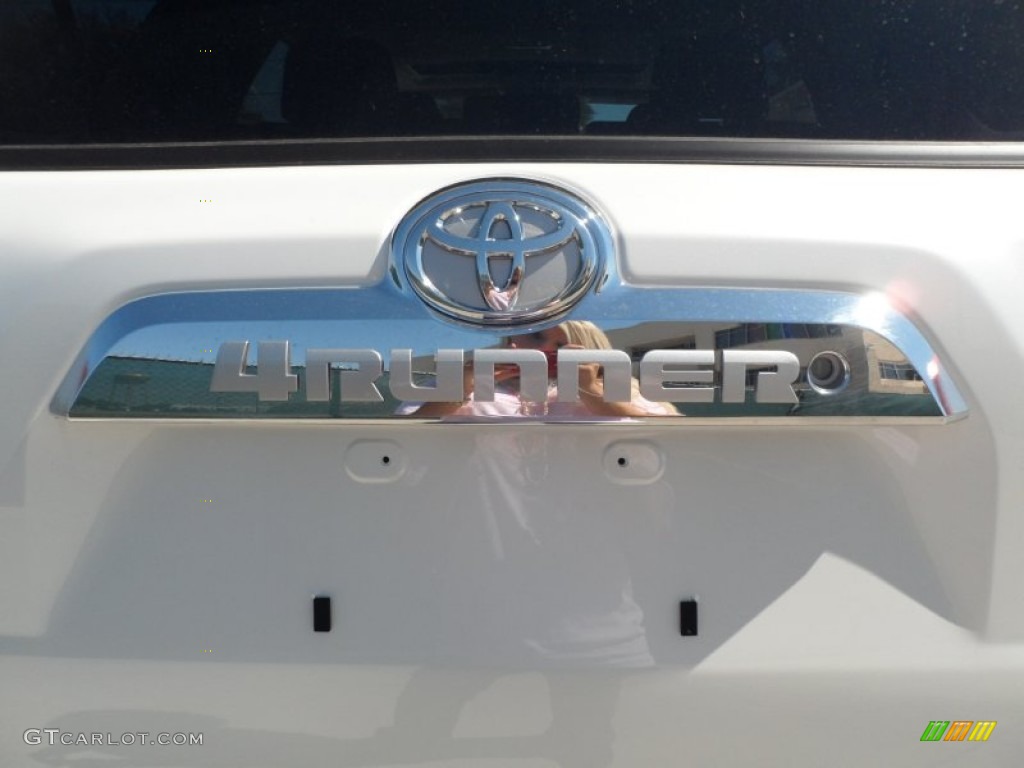 2011 4Runner SR5 - Blizzard White Pearl / Graphite photo #16