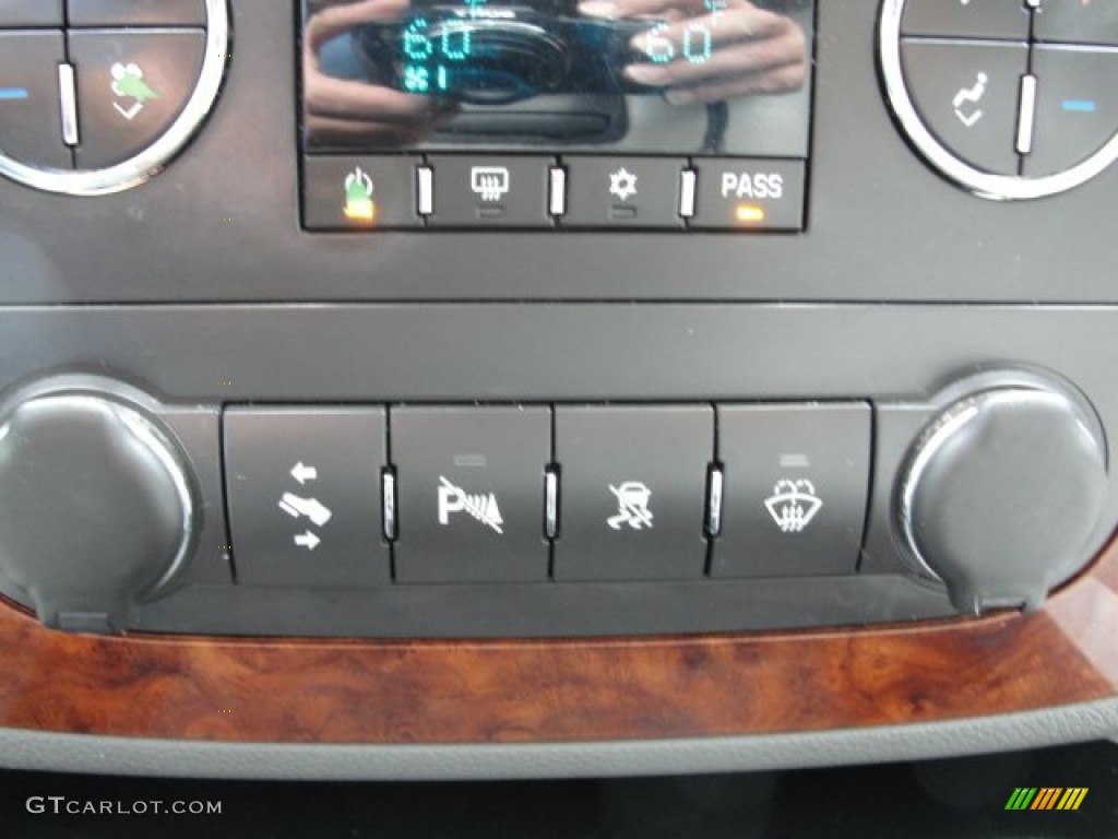 2007 Chevrolet Tahoe LTZ 4x4 Controls Photo #55330036