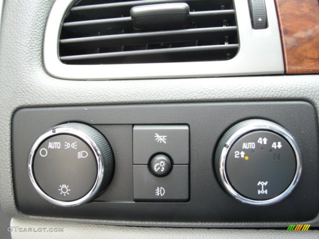 2007 Chevrolet Tahoe LTZ 4x4 Controls Photo #55330045