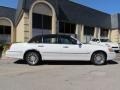 2001 Vibrant White Lincoln Town Car Signature  photo #4