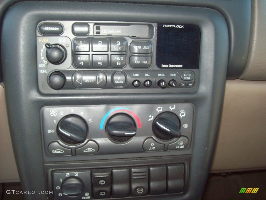 1998 Chevrolet Venture LS Audio System Photo #55339556