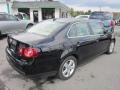 Black - Jetta SE Sedan Photo No. 3