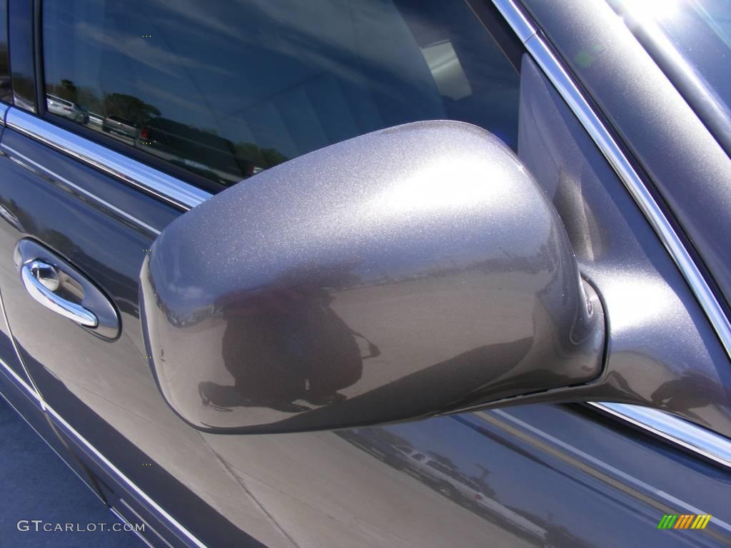2004 Town Car Signature - Charcoal Grey Metallic / Dark Stone/Medium Light Stone photo #16