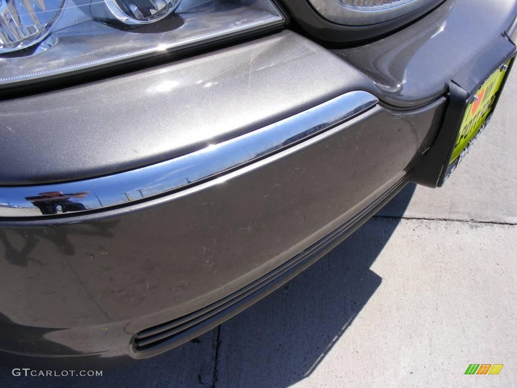 2004 Town Car Signature - Charcoal Grey Metallic / Dark Stone/Medium Light Stone photo #19