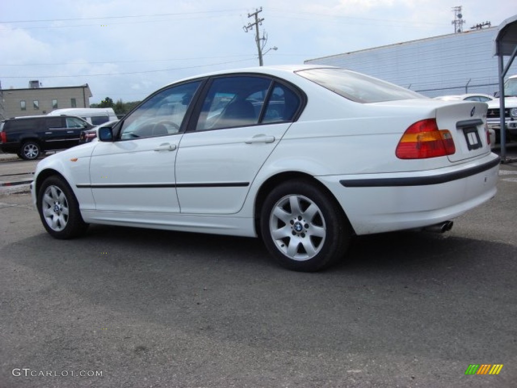 2004 3 Series 325xi Sedan - Alpine White / Sand photo #3