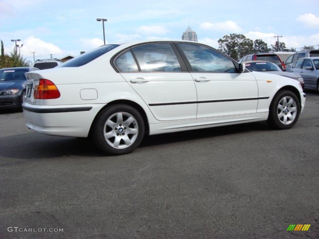 2004 3 Series 325xi Sedan - Alpine White / Sand photo #4
