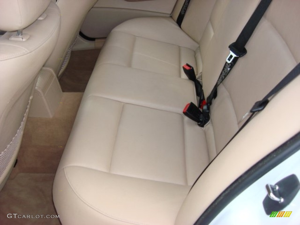 2004 3 Series 325xi Sedan - Alpine White / Sand photo #9