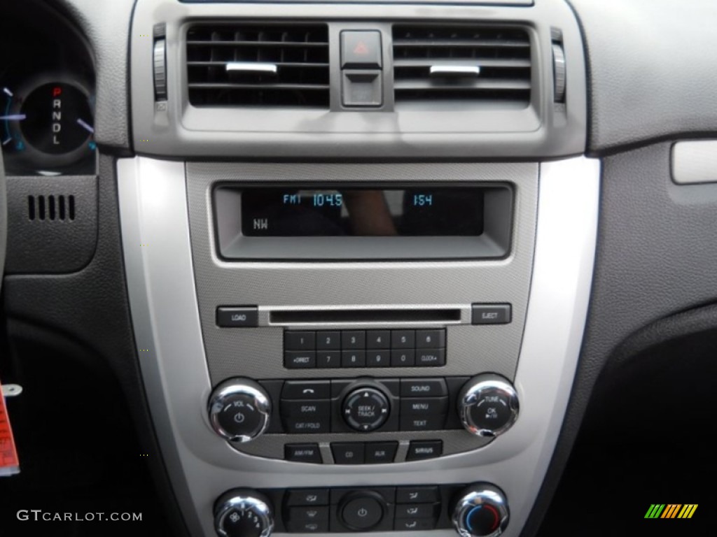 2010 Mercury Milan I4 Controls Photo #55350986