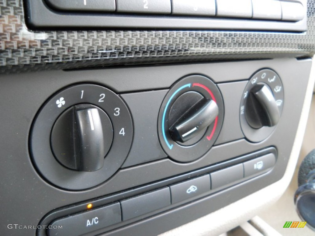 2008 Ford Fusion SE V6 AWD Controls Photos