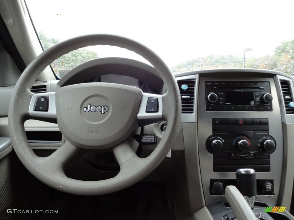 2008 Grand Cherokee Laredo 4x4 - Jeep Green Metallic / Dark Khaki/Light Graystone photo #9