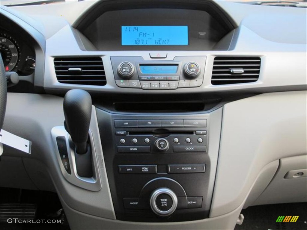 2012 Honda Odyssey LX Controls Photo #55354070