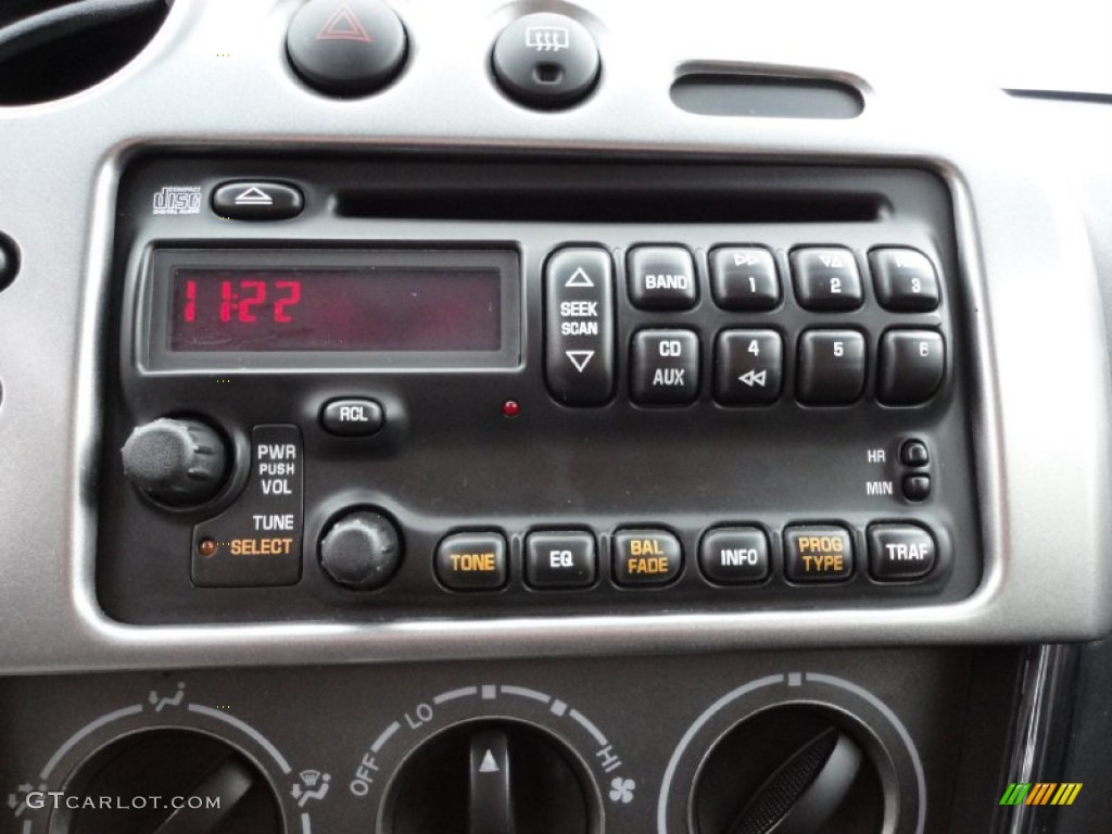 2004 Pontiac Vibe AWD Controls Photo #55356440