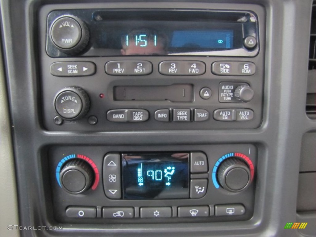 2004 Chevrolet Silverado 2500HD LT Extended Cab 4x4 Audio System Photo #55368621
