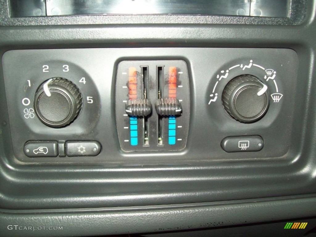 2003 GMC Sierra 2500HD SLE Crew Cab 4x4 Controls Photo #55371686