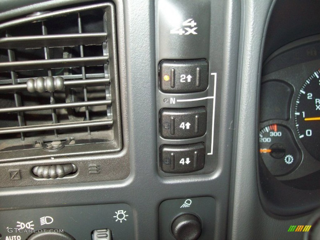 2003 GMC Sierra 2500HD SLE Crew Cab 4x4 Controls Photo #55371699