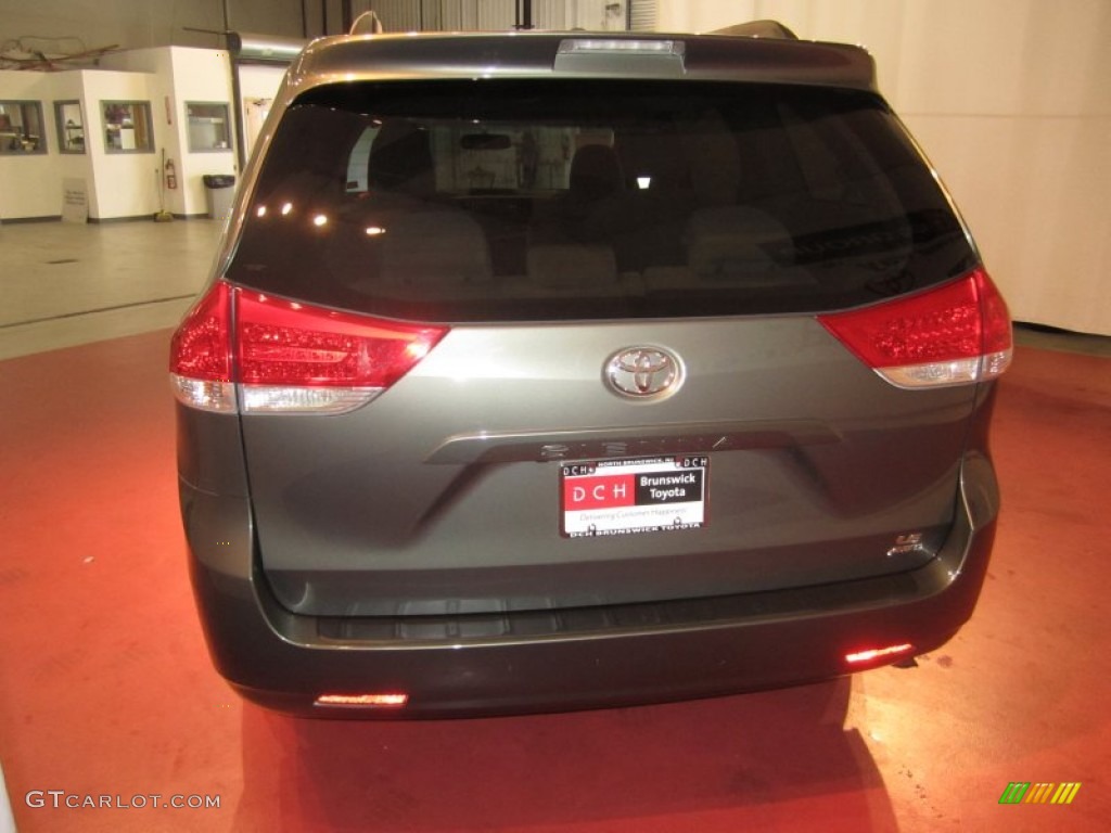2011 Sienna LE AWD - Cypress Green Pearl / Bisque photo #5