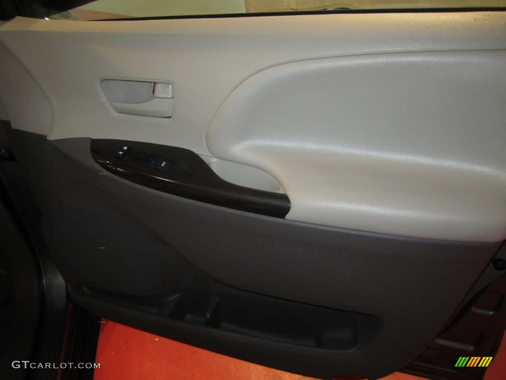 2011 Sienna LE AWD - Cypress Green Pearl / Bisque photo #25