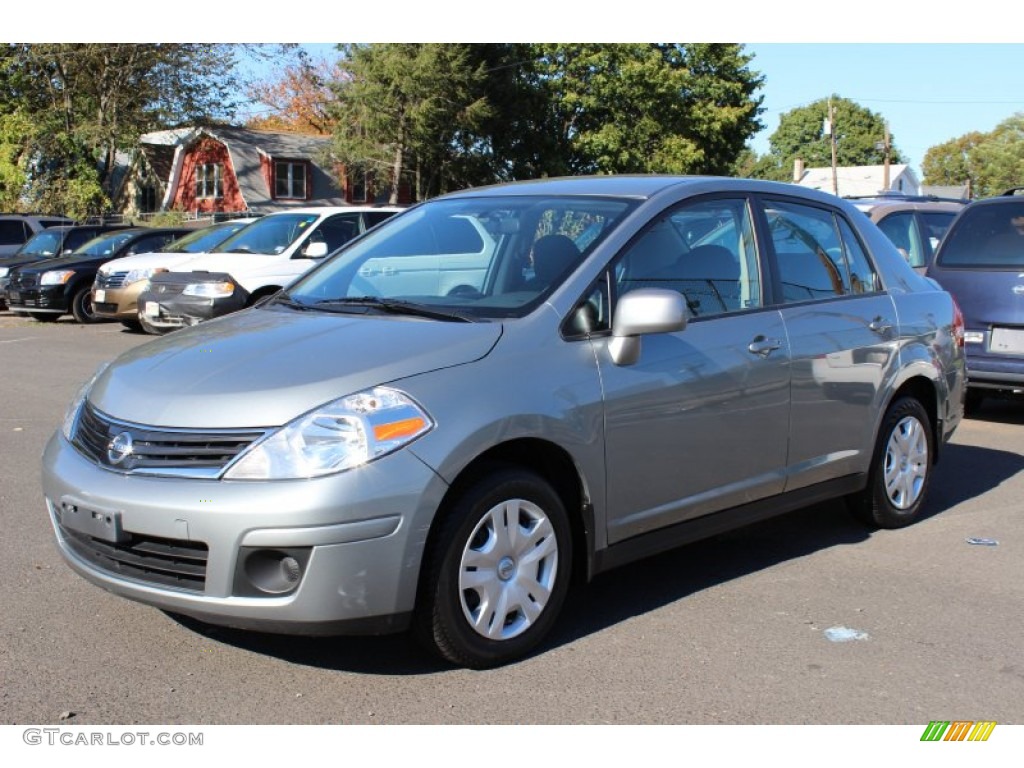 2010 Versa 1.8 S Sedan - Magnetic Gray Metallic / Charcoal photo #1