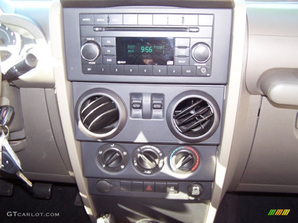 2007 Jeep Wrangler Sahara 4x4 Controls Photo #55377327
