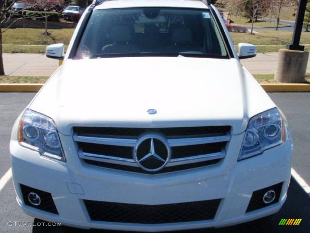 2010 GLK 350 4Matic - Arctic White / Almond/Black photo #2