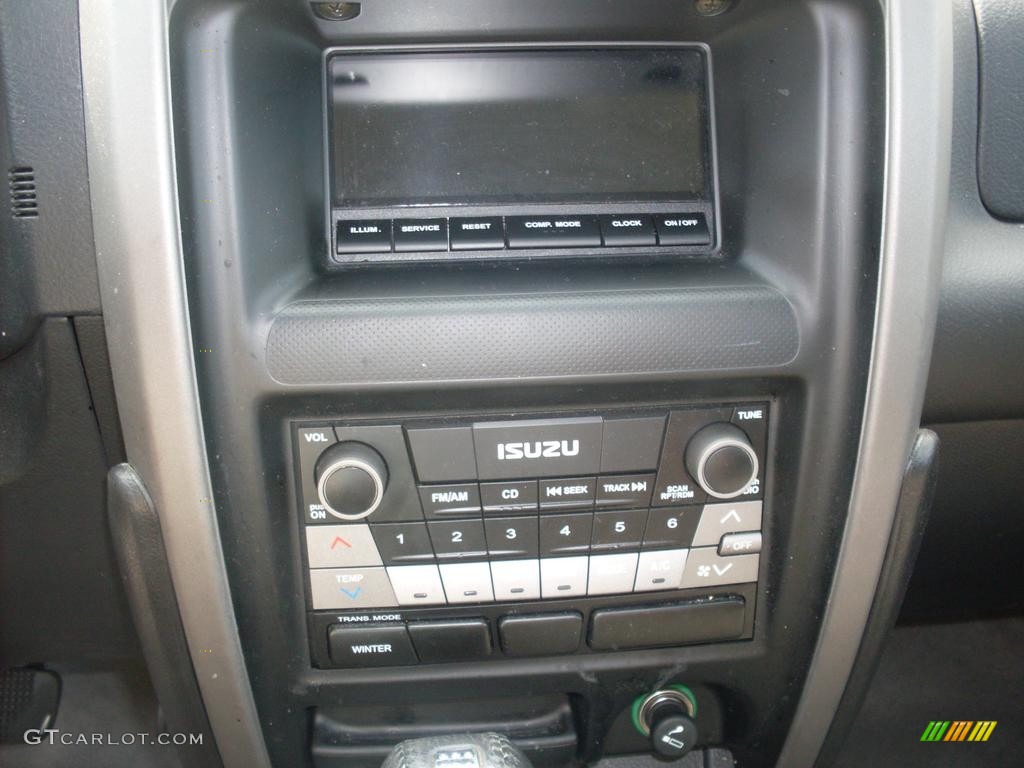2004 Isuzu Axiom S Audio System Photo #55379787