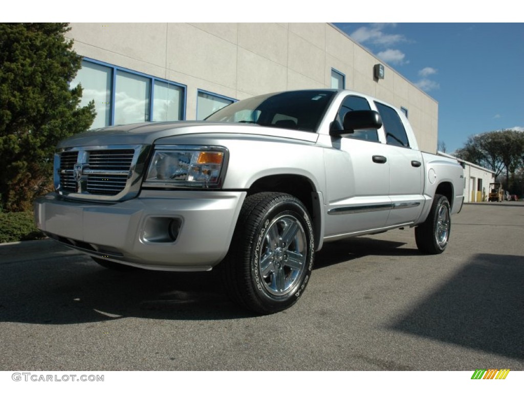 2008 Dakota Laramie Crew Cab 4x4 - Bright Silver Metallic / Dark Slate Gray/Medium Slate Gray photo #3