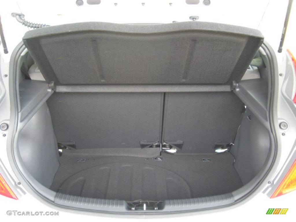 2012 Hyundai Accent GS 5 Door Trunk Photo #55382925