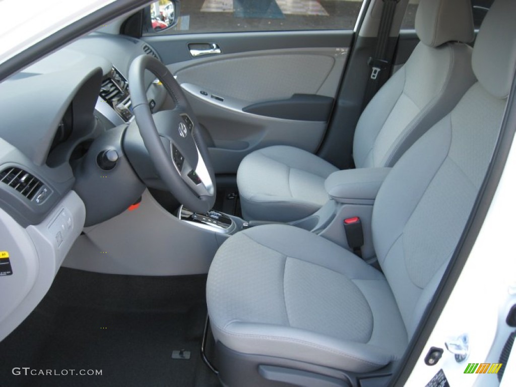Gray Interior 2012 Hyundai Accent SE 5 Door Photo #55383171