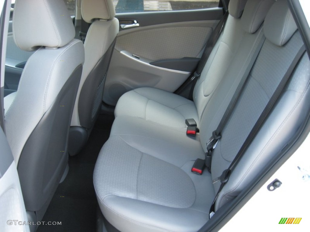 Gray Interior 2012 Hyundai Accent SE 5 Door Photo #55383198