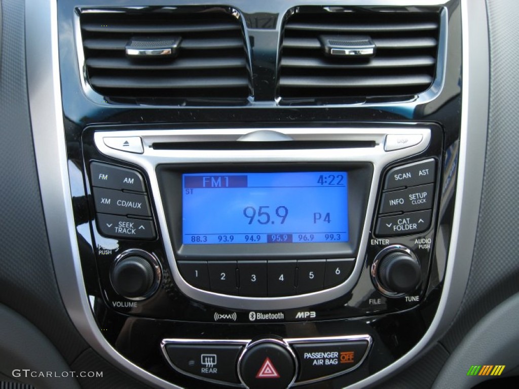 2012 Hyundai Accent SE 5 Door Controls Photo #55383273