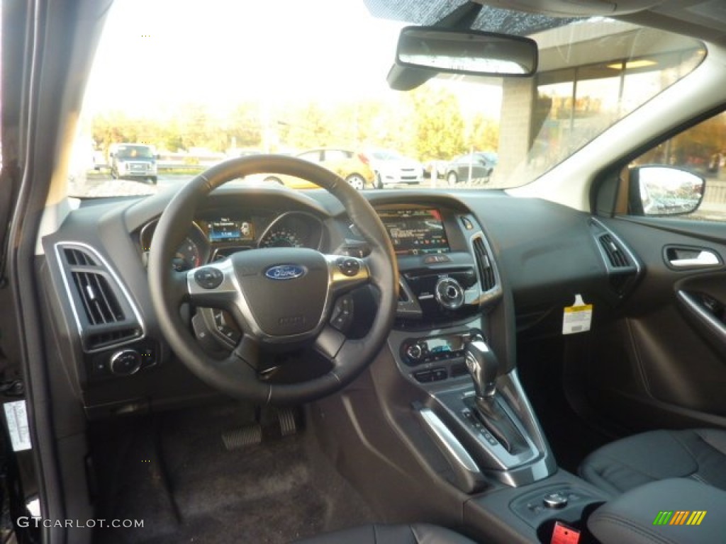 2012 Focus Titanium 5-Door - Black / Charcoal Black Leather photo #12