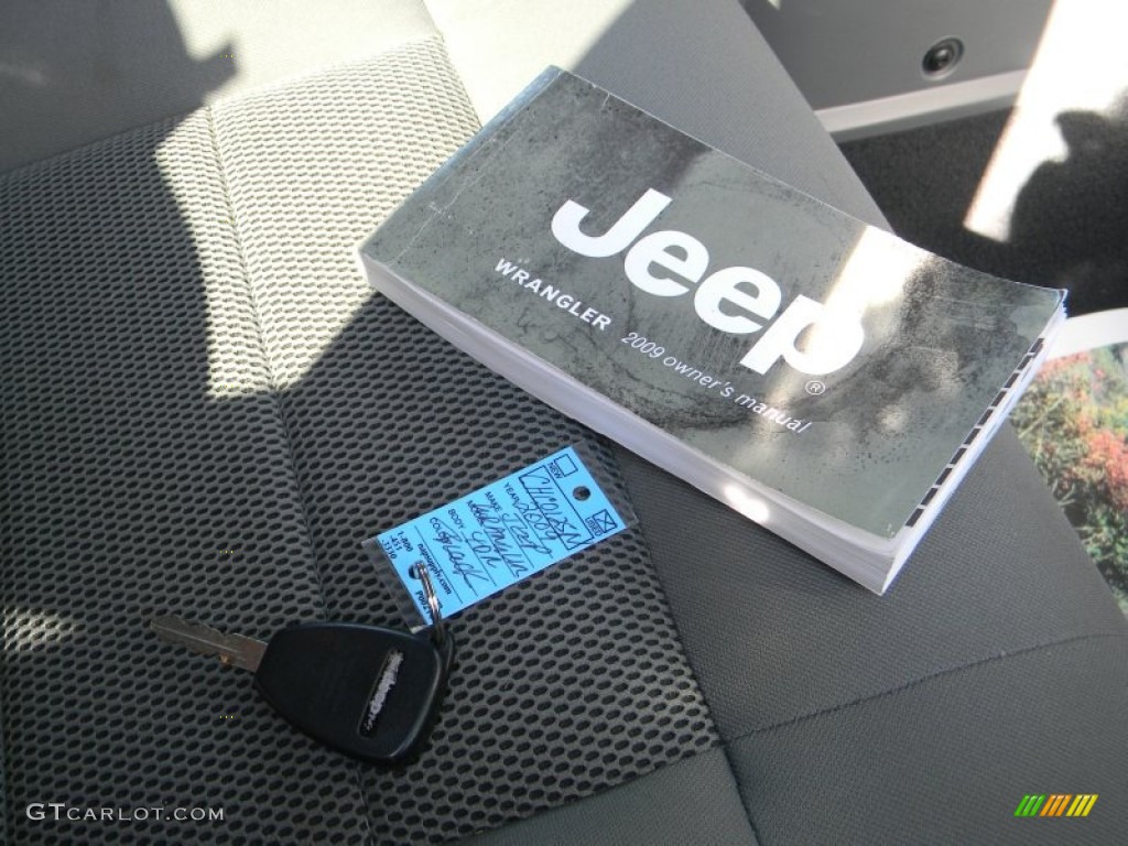 2009 Jeep Wrangler Unlimited Sahara 4x4 Books/Manuals Photo #55386485