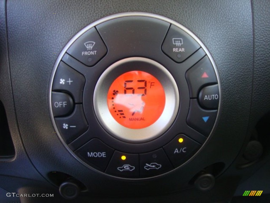 2011 Nissan Cube 1.8 SL Controls Photos