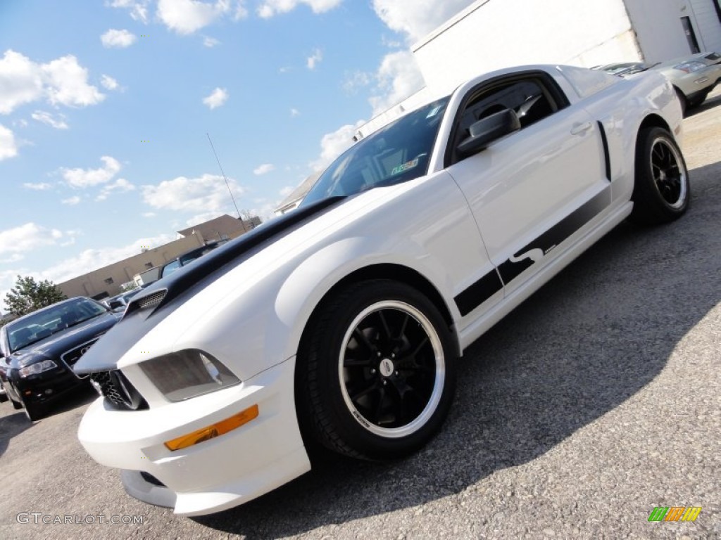2007 Mustang GT Premium Coupe - Performance White / Black/Parchment photo #2