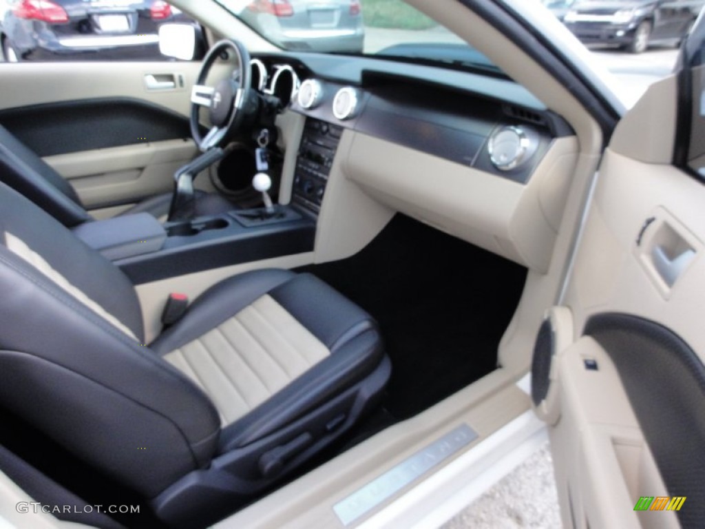 2007 Mustang GT Premium Coupe - Performance White / Black/Parchment photo #19