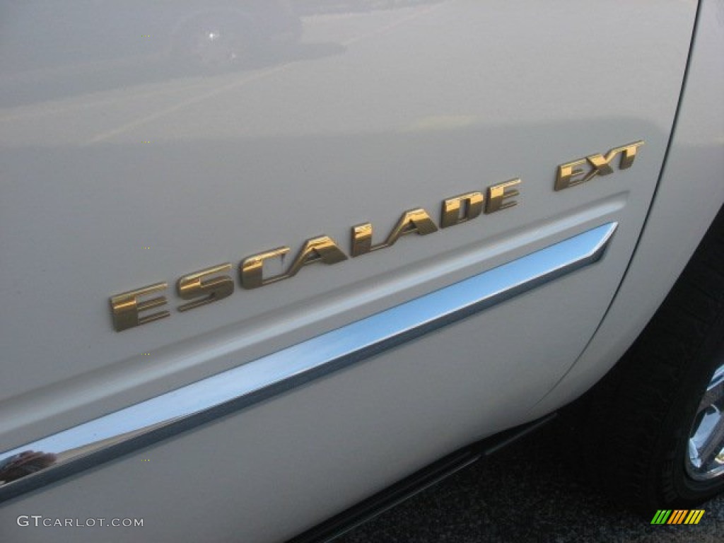 2010 Cadillac Escalade EXT Premium AWD Marks and Logos Photos