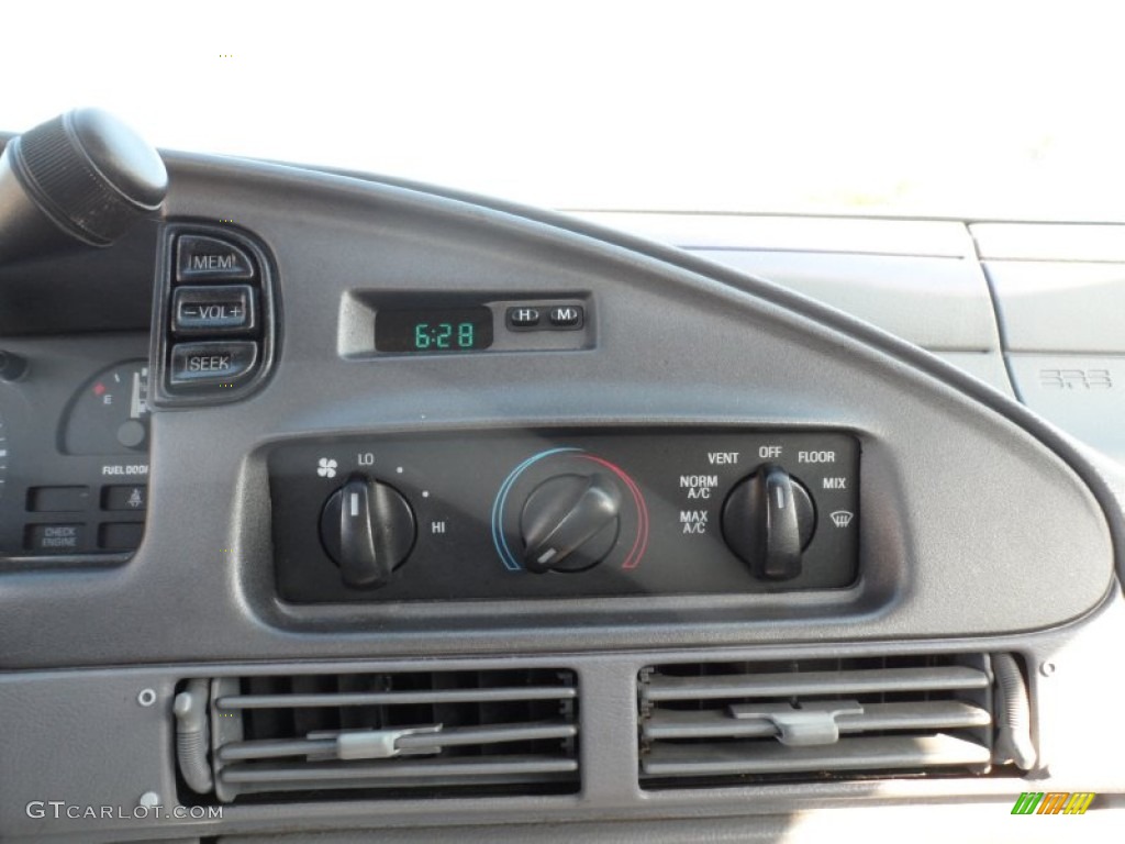 1995 Ford Taurus GL Sedan Controls Photo #55393767