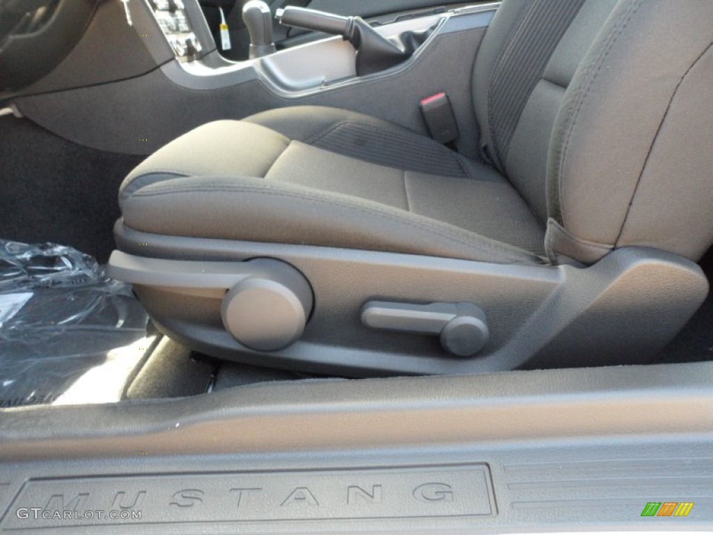 2012 Ford Mustang GT Coupe Controls Photo #55400553