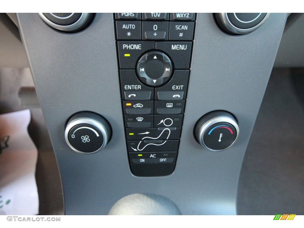 2009 Volvo C30 T5 Controls Photo #55403028