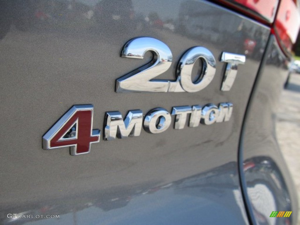 2011 Volkswagen Tiguan S 4Motion Marks and Logos Photos
