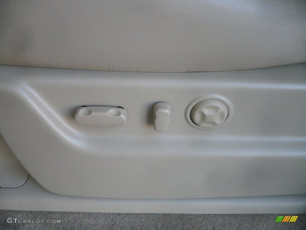 2011 GMC Yukon Hybrid Denali 4x4 Controls Photo #55406778