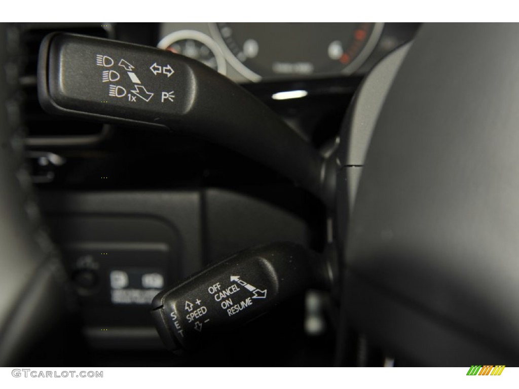 2012 Volkswagen Touareg TDI Sport 4XMotion Controls Photo #55407244