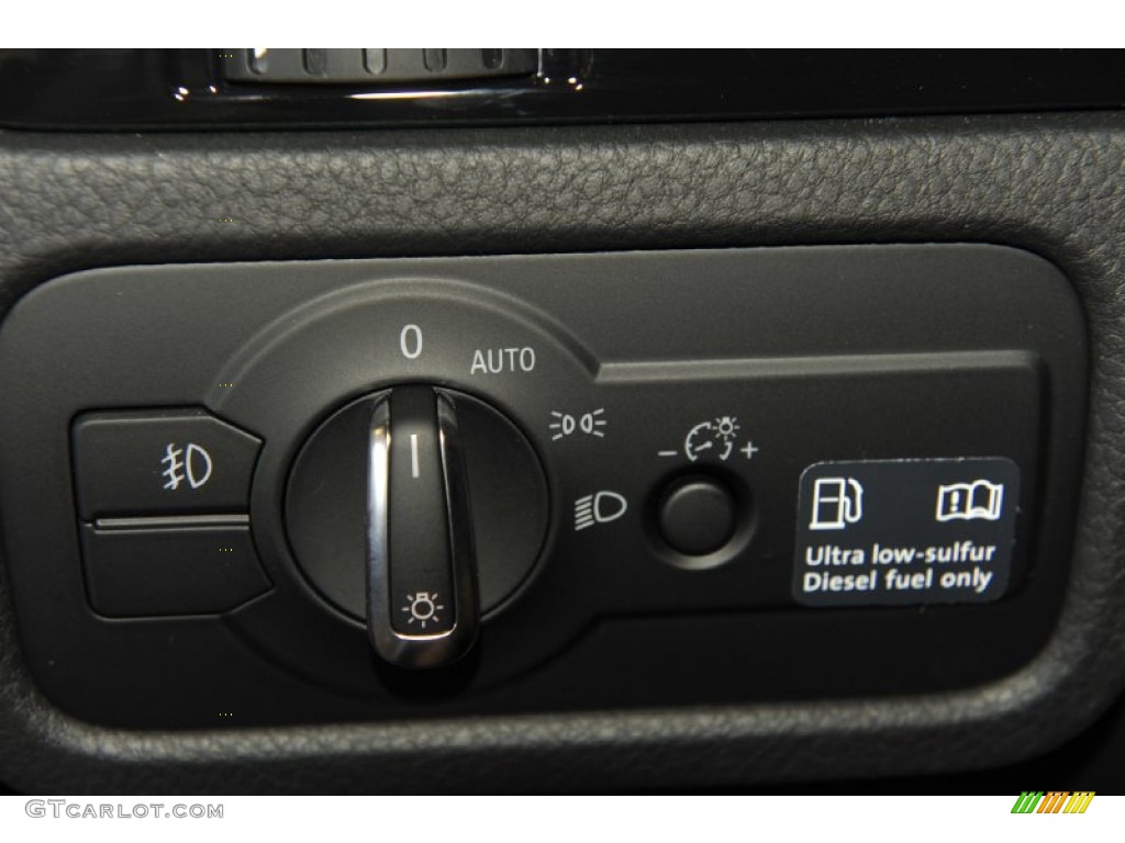 2012 Volkswagen Touareg TDI Sport 4XMotion Controls Photo #55407252