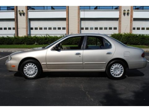 1997 Nissan Altima GXE Data, Info and Specs