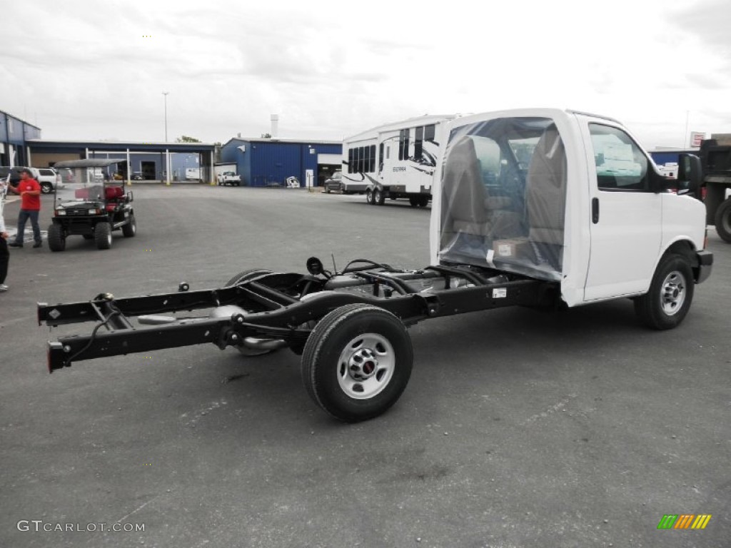 2012 GMC Savana Cutaway 3500 Commercial Utility Truck Undercarriage Photos