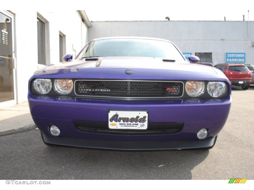 2010 Challenger R/T Classic - Plum Crazy Purple Pearl / Dark Slate Gray photo #2