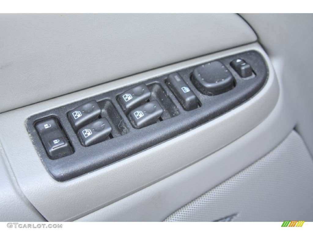 2004 Yukon SLE - Summit White / Pewter/Dark Pewter photo #20