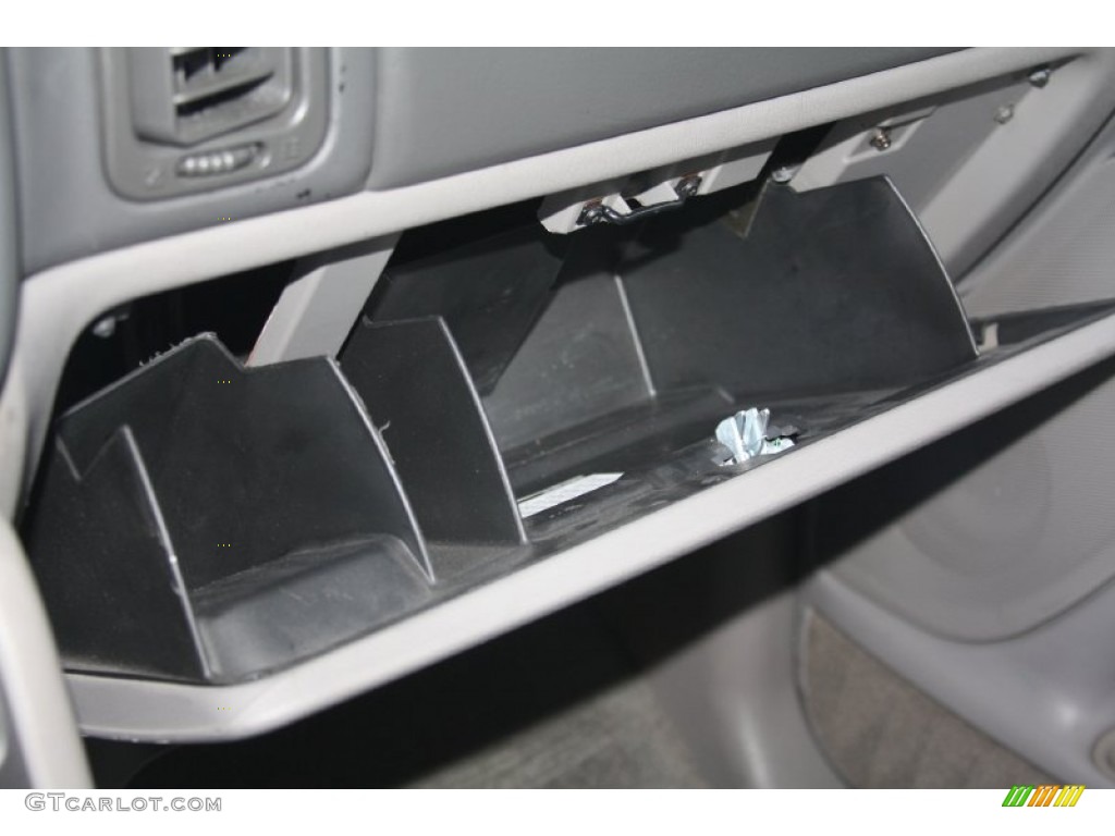 2004 Yukon SLE - Summit White / Pewter/Dark Pewter photo #22